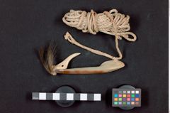 Foto (Seitenansicht) von Angelhaken (NHMW-ZOO-MO-0081100-ETH-110)